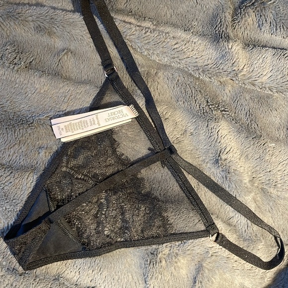 Victoria’s Secret lace trimmed string thong medium in black NWT - Picture 3 of 4